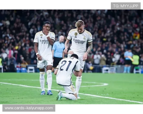 皇马前场高频换位,对手防线被频频撕扯