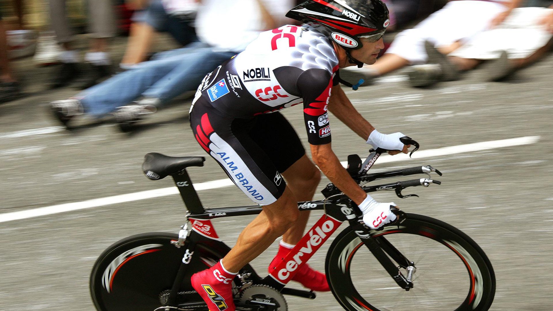 世界乒乓球单打世界杯国乒勇夺男女单打双冠，王曼昱和樊振东齐发力